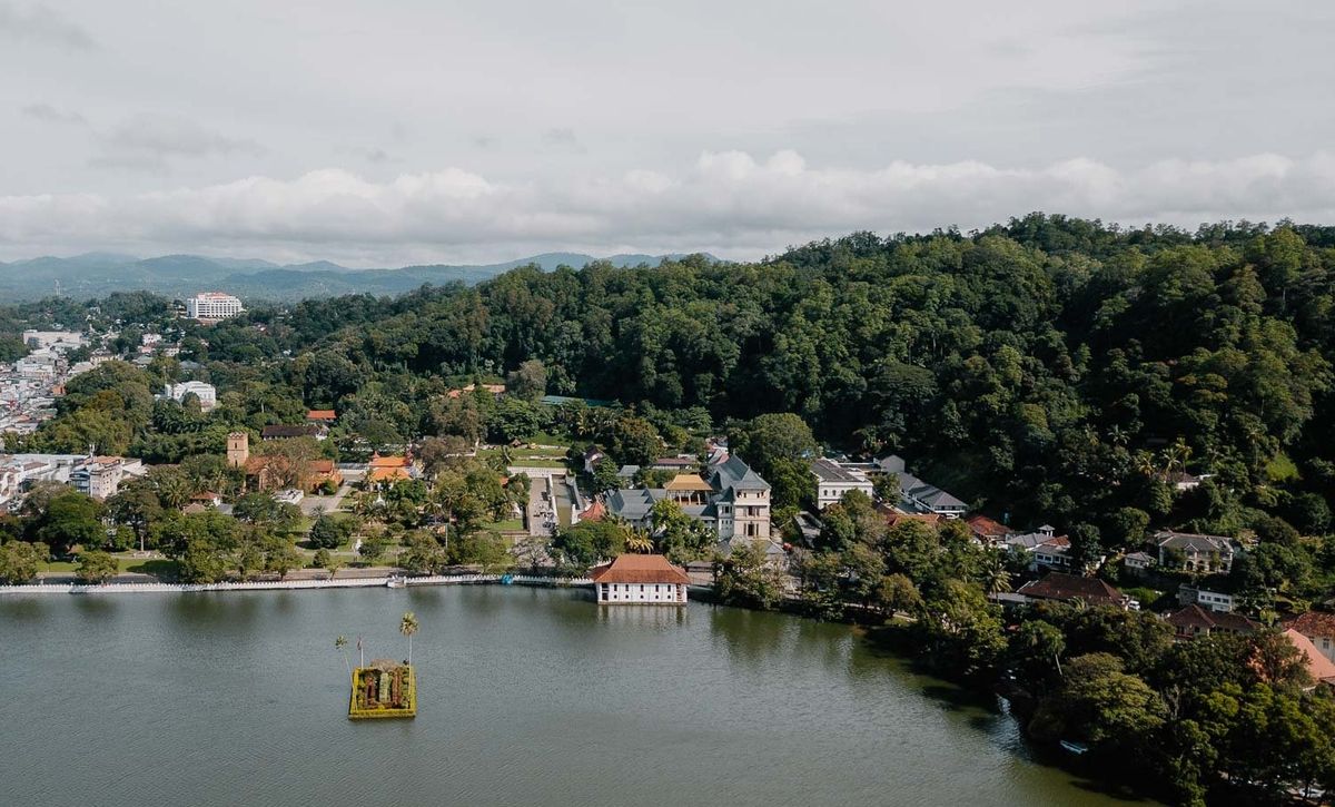 Introducing-Lake-Kandy-Sri-Lanka_result.jpg